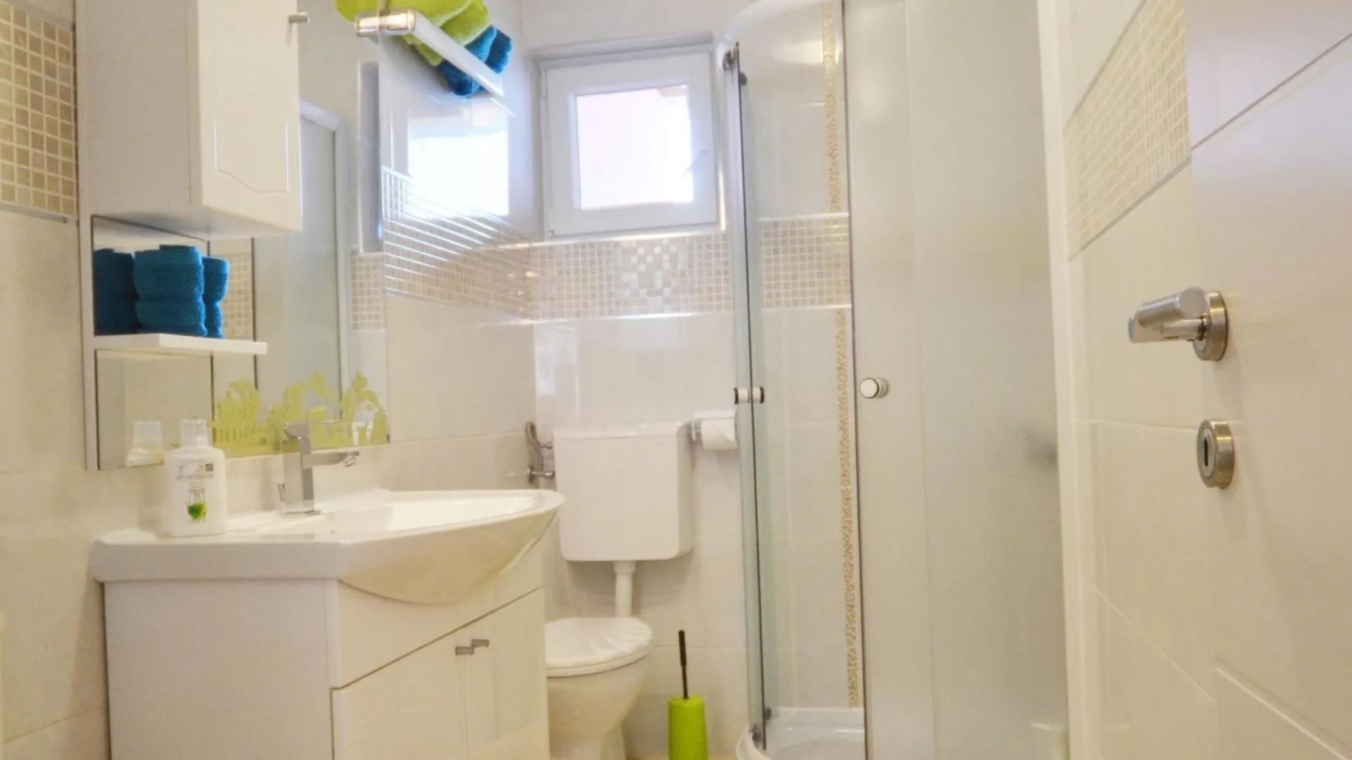 Peaceful And Elegant Rovinj Apartment - One Bedroom Apartment With Balcony Kroatië