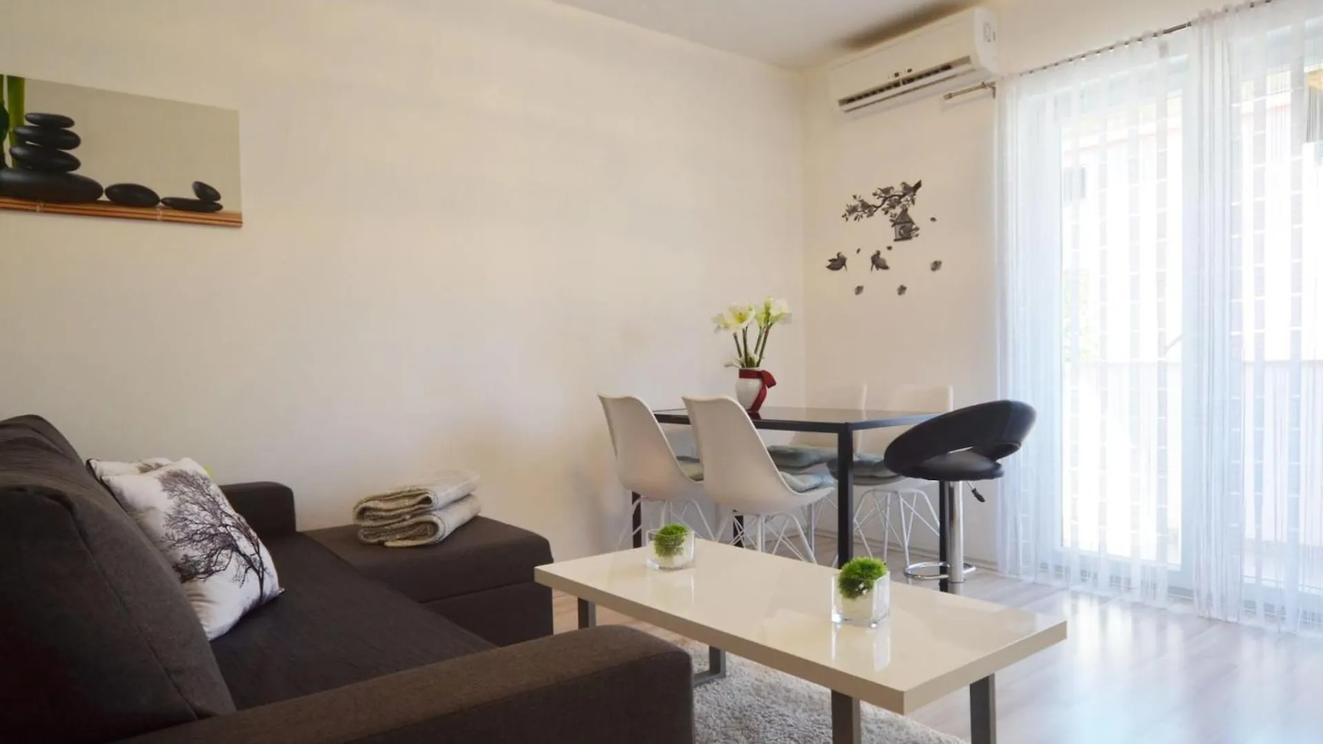 Peaceful And Elegant Rovinj Apartment - One Bedroom Apartment With Balcony