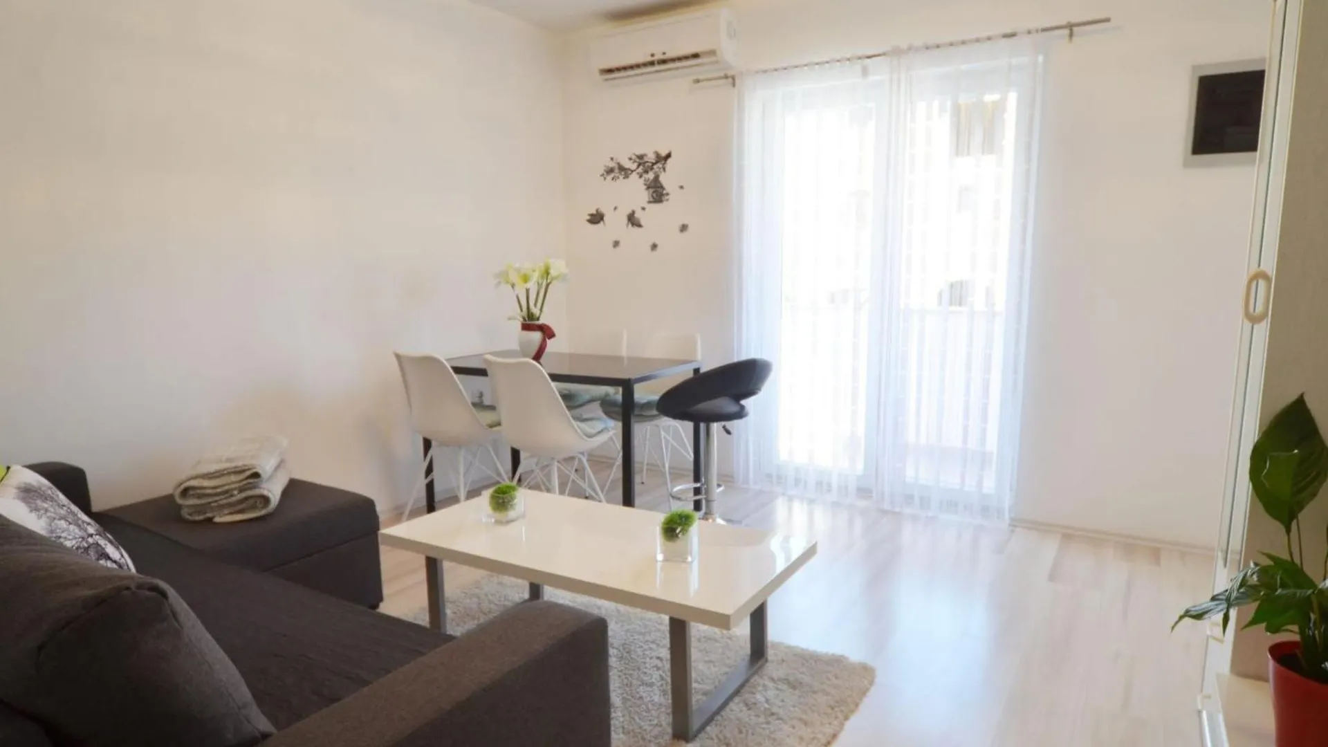 Peaceful And Elegant Rovinj Apartment - One Bedroom Apartment With Balcony Kroatië